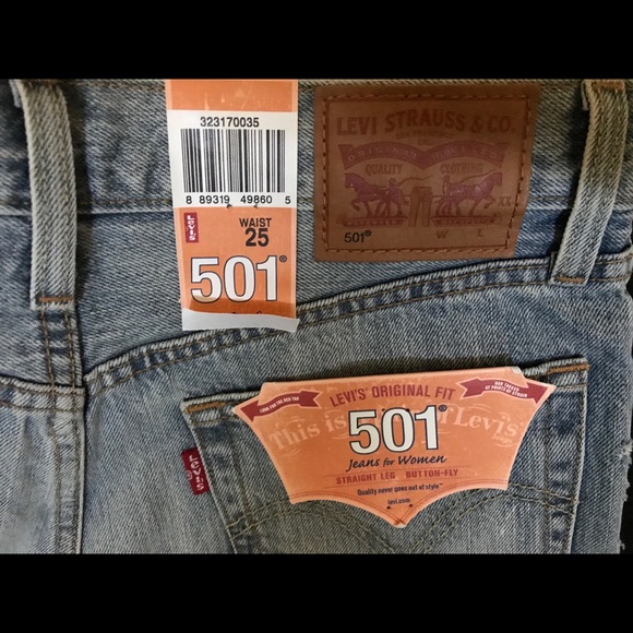 Levi 501 distressed cutoff shorts - Picture 3 of 6